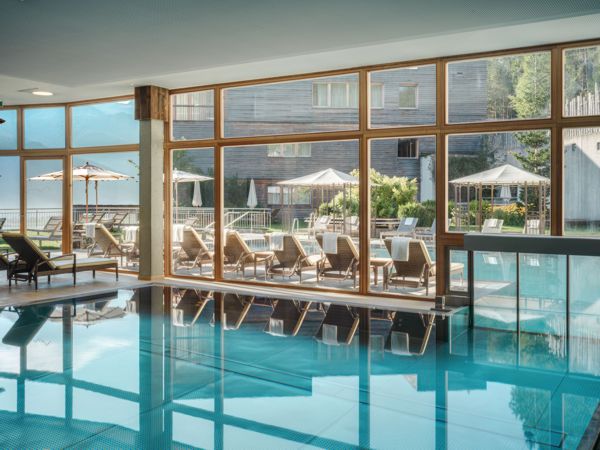 Wellnesshotel DAS KRONTHALER am Achensee - Innenpool im Winterurlaub