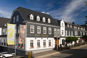 Hausansicht des Wellnesshotels Diedrich in Hallenberg, Hochsauerland