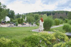 Wellnesshotel Heinz im Westerwald - Wellnesswiese im Sommerurlaub