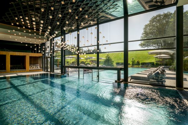 Wellnesshotel Reischlhof im Bayerischen Wald, relaxen am Indoorpool