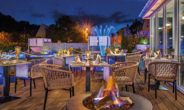 Wellnesshotel Zum Kurf�rsten, Bernkastel-Kues/Mosel - Terrasse mit Feuerstelle